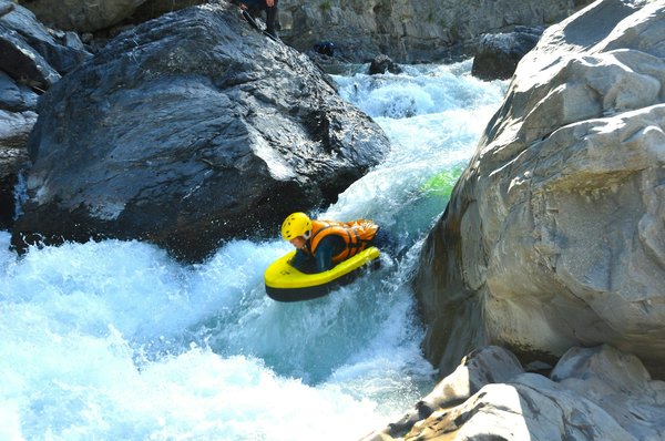 Comment organiser une aventure en rafting sur le Zambèze, Zambie : équipements et périodes idéales ?